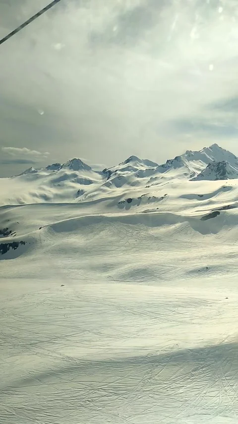 Cable car, snow in the mountains, winter, ski resort Video stock 312001530