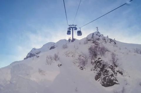 The cable car to the top of the mountain. 库存照片