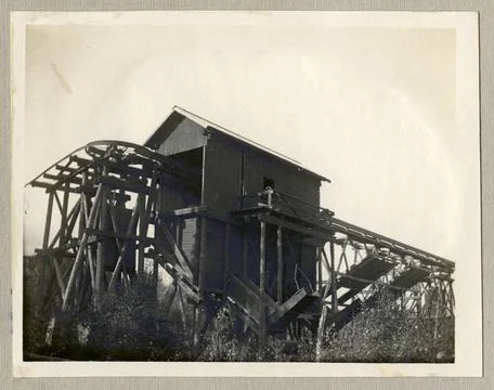 Cable car for unloading pelvic grape pattern, end station, 1922. Copyright... Stock Photos