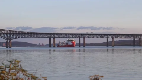 Cable Laying Boat Under Newburgh-Beacon Bridge on Hudson River 01 Video stock 291129510