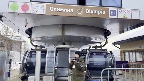 Cable lift or elevator at the Rosa Khutor ski resort, in the Olympic village 库存影片 258547222