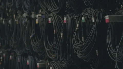 Cable rack focus pull Stock Footage 137033496