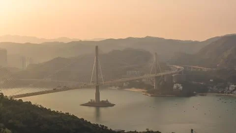 Cable Stayed Bridge Glowing Under Sunset Across Calm Waters Feb 21 2026 Foto stock