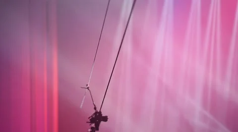 Cable video camera filming a laser show Vídeo Stock 63168283