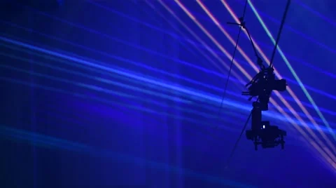 Cable video camera filming a laser show Vídeos de archivo 63168316