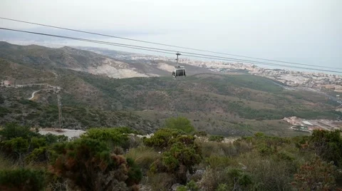 Cable way. Сlimbing by cable car. Vídeos de archivo 65789454