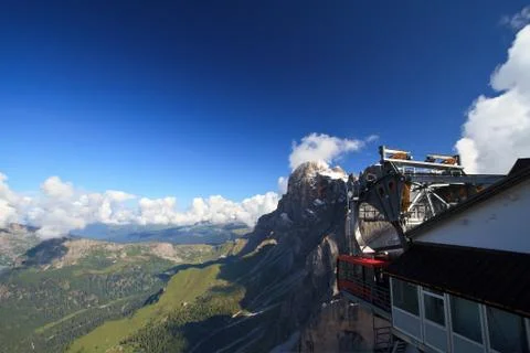 Cableway on Dolomites Stock-Fotos