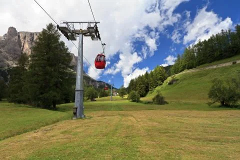 Cableway in Dolomites Stock-Fotos