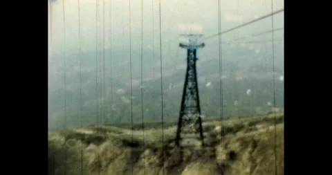 Cableway supports and cables on Mount Kok-Tobe Vídeos de archivo 302365900