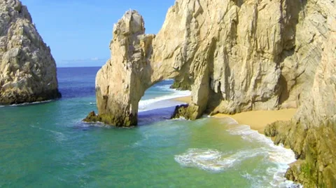 Cabo aerial flight through the arch at lands end - ext version approach and exit Video stock 32787265