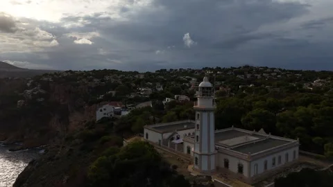Cabo de la Nao lighthouse with Mediterranean seascape and rocky coastline Vidéo 337140668