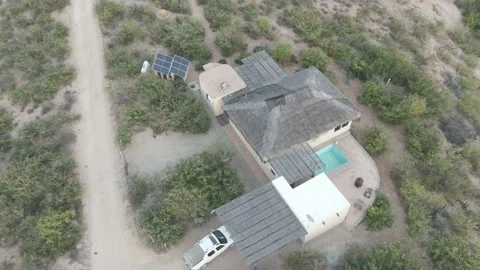 CABO PULMO BCS MEXICO-2022: An Aerial View Of A House With Solar Panels On The Vídeos de archivo 237644913