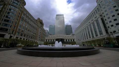 Cabot Square in Canary Wharf on a cloudy day Stock Footage 153337264