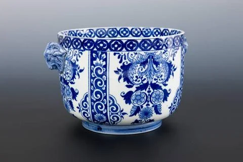 Cache pot vessel Gone Copyright: xpiemagsx pieKRAKOWIE28052022-18322 !ACHT... Stock Photos
