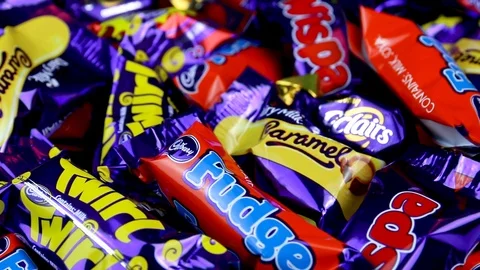 Cadbury Heroes Close Up Rotating 動画素材 100513764