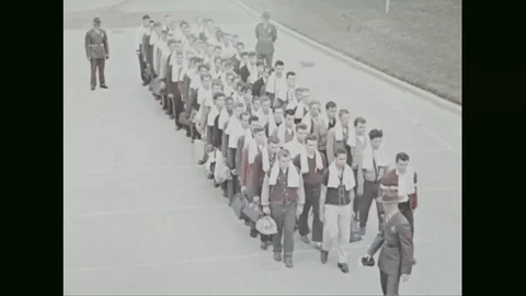 Cadets follow the drill instructor and walk in formation - 1960 Vídeos de archivo 102850674