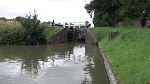 Caen Hill Locks, Kennet and Avon canal Devizes Wiltshire England. Stock Footage 135585885