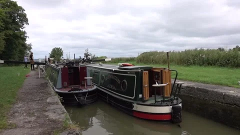 Caen Hill Locks, Kennet and Avon canal Devizes Wiltshire England. 動画素材 135586175