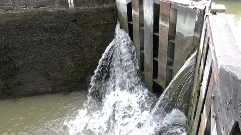 Caen Hill Locks, Kennet and Avon canal Devizes Wiltshire England. Stock Footage 135586271