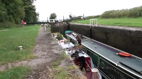 Caen Hill Locks, Kennet and Avon canal Devizes Wiltshire England. Stock Footage 135586368