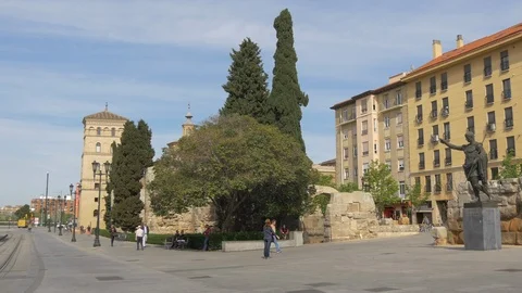 Caesar Augustus statue near the Roman walls Video stock 87386335