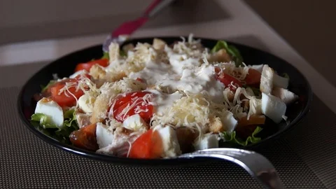 Caesar salad. Chef cooking caesar. Cooking process. Fresh salad. Chicken Caesar 스톡 동영상 100107110