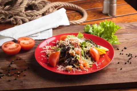 Caesar salad with salmon and cherry tomatoes Foto stock