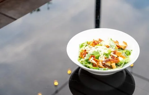 Caesar Salad on white plate Foto stock