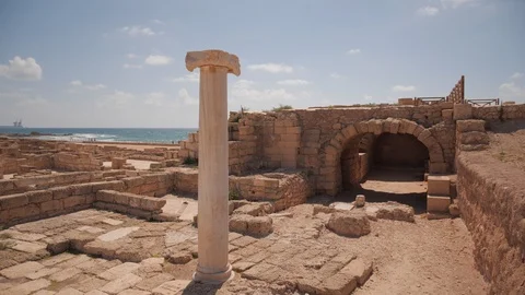 Caesarea old house column pan to city Stockbeeldmateriaal 91714837