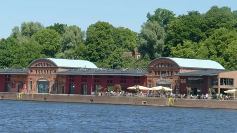 Cafe Bar Celona in an old harbor shed on the banks of the Trave, Lübeck, Schle Video stock 132879330