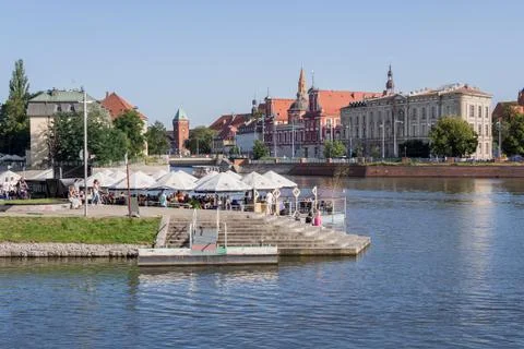 Cafe At The Riverside of River Oder In Wroclaw, Poland In Summer Stock Photos