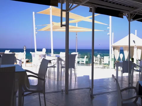 Cafe on seaside from steadicam Vídeo Stock 80715138