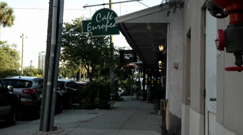 Cafe on a Side Street Downtown 库存影片 37626930