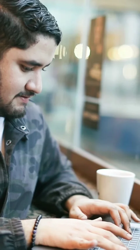 Cafe study man laptop Vídeo Stock 289656139