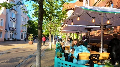 Cafe visitors communicate at tables covered with blankets Stockbeeldmateriaal 197549926