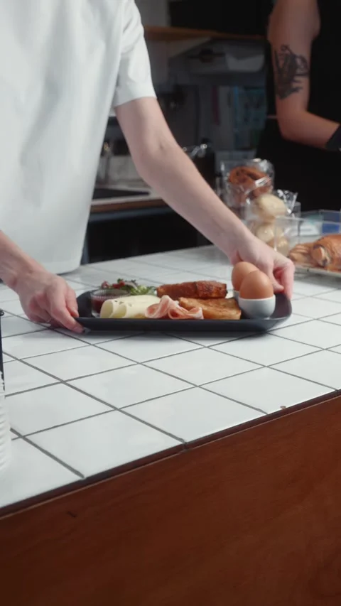 Cafe Worker Places Fresh Breakfast Plate on Counter Vídeo Stock 339275523