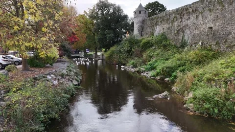 Cahir Castle River and Stone Walls in Ireland 4K Stockbeeldmateriaal 333926382