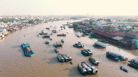 The Cai Rang floating market is empty of tourists Stock Footage 167537060