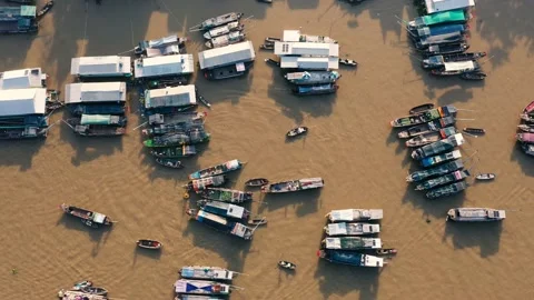 The Cai Rang floating market is empty of tourists Stock Footage 167537206