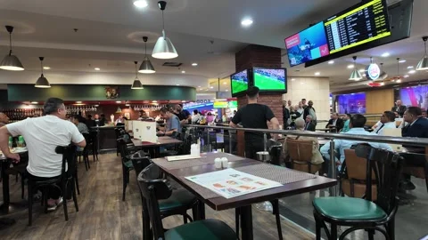 Cairo, Egypt 2024 October 24:   watching soccer in airport food court Vídeos de archivo 289472791
