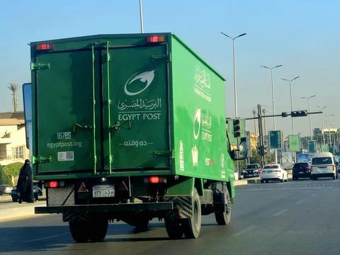 Cairo, Egypt, September 3 2025: Egyptian post delivery truck mobile car ser.. Foto stock