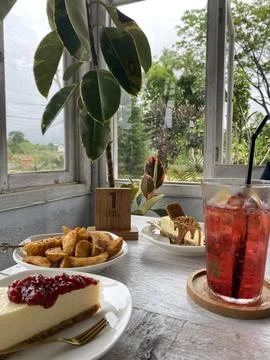 Cake and tea 스톡 사진