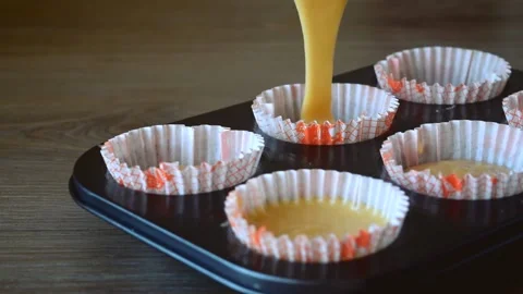 Cake batter pouring into the mold 動画素材 152093338