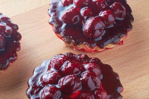 Cake with cherry, raspberry in jelly. Red Jello dessert with berry fruit, hom 스톡 사진