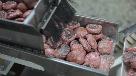 The cake on the conveyor. Video stock 58586280