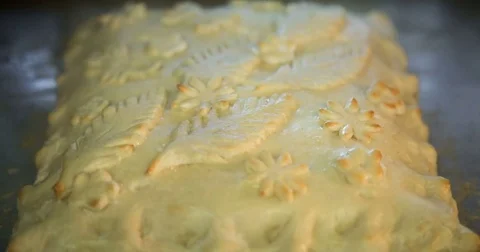 The cake is cooked in the oven 動画素材 70640467