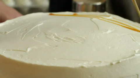 Cake decorated with spiral Видео 32359439