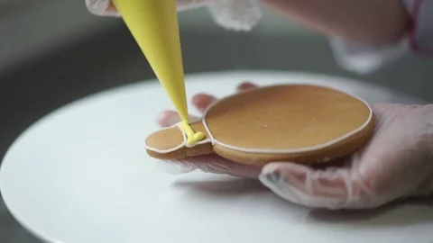 Cake decorating Video stock 73577969