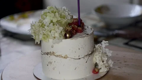Cake decoration with flowers Stock Footage 136669862