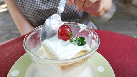 Cake floating Stock-Footage 76446400